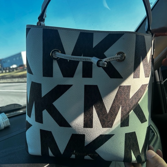 Michael Kors bag - Picture 1 of 5